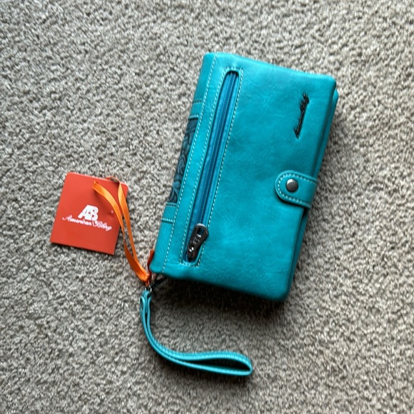 American Bling Crossbody wallet - Picture 2 of 6